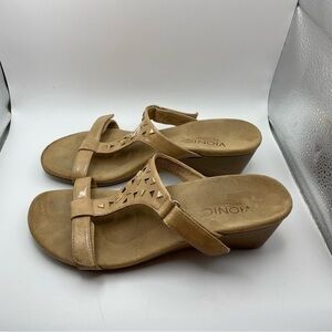 Vionic Maggie womens tan sandals size 7